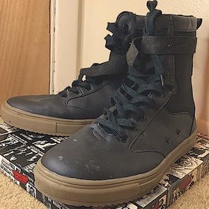 Carbon Elements Size 11 Men